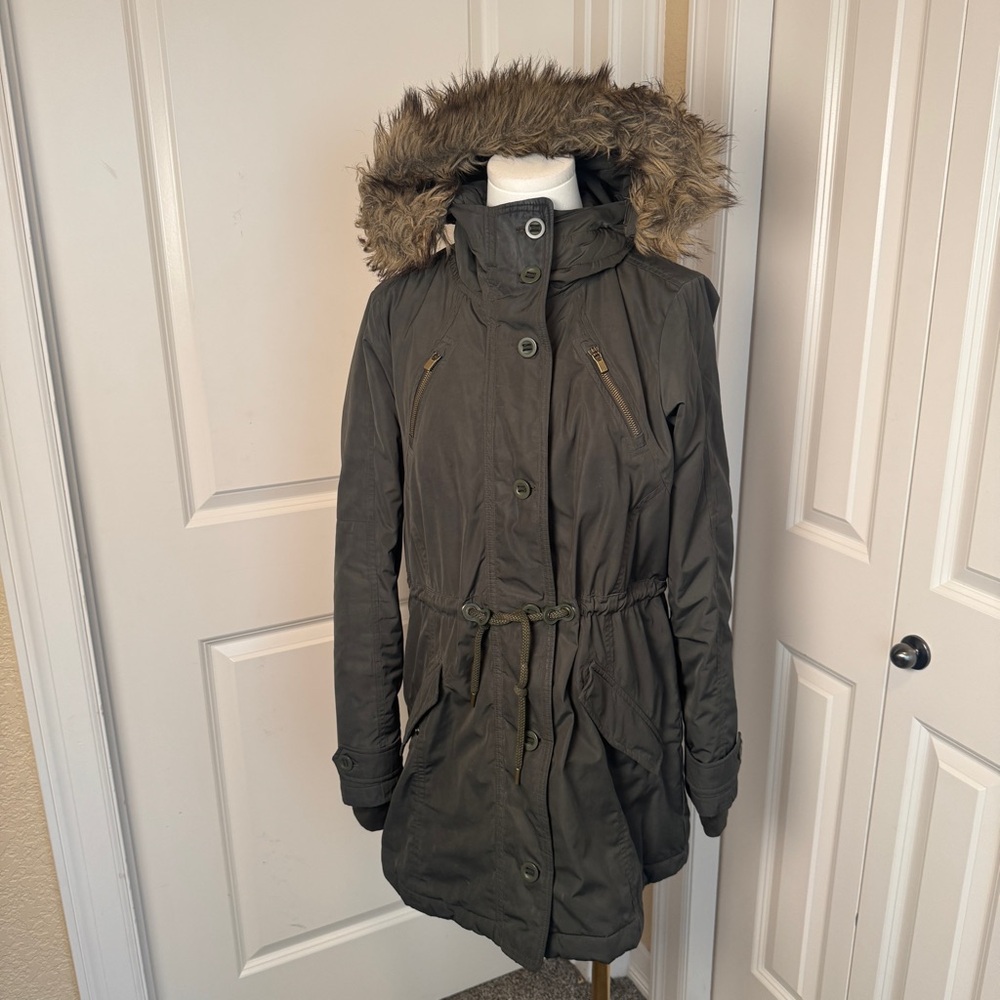 Athleta Primaloft Peak Parka Army Green Faux Fur Trim Woman’s M Read